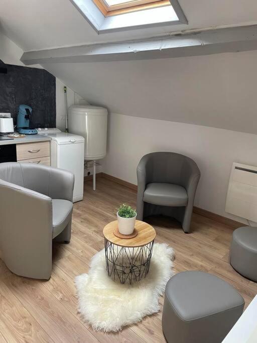 Edouard 2. Logement Complet. Charleville-Mézières エクステリア 写真