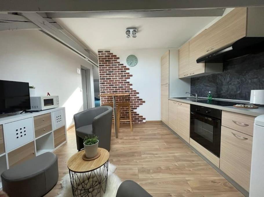 Edouard 2. Logement Complet. Charleville-Mézières エクステリア 写真