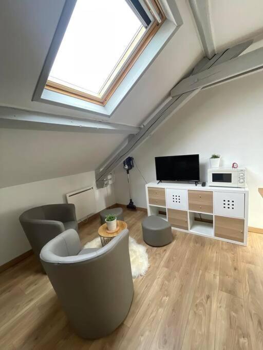 Edouard 2. Logement Complet. Charleville-Mézières エクステリア 写真