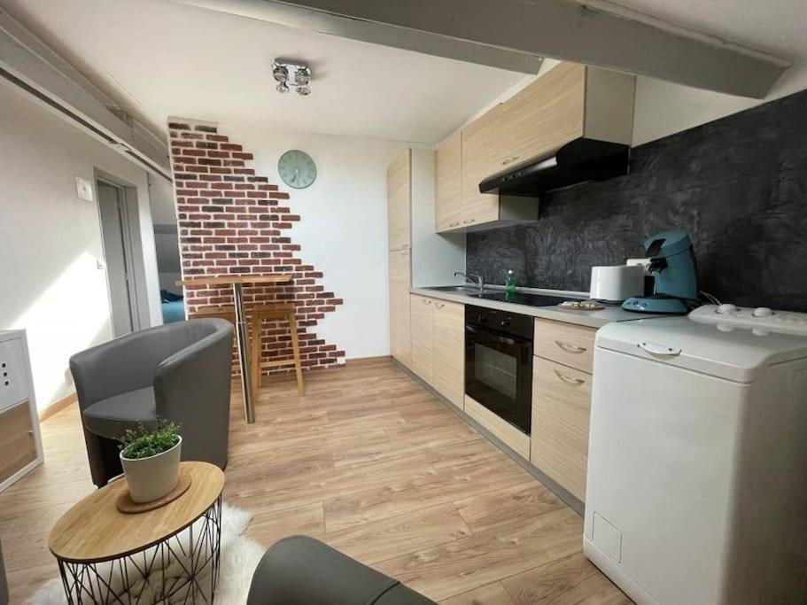 Edouard 2. Logement Complet. Charleville-Mézières エクステリア 写真