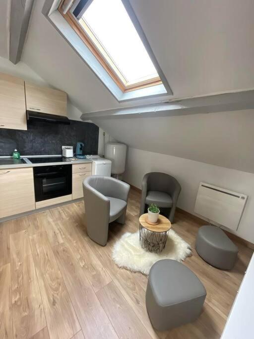 Edouard 2. Logement Complet. Charleville-Mézières エクステリア 写真