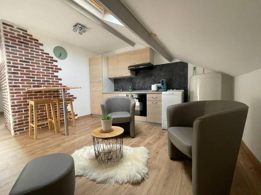 Edouard 2. Logement Complet. Charleville-Mézières エクステリア 写真